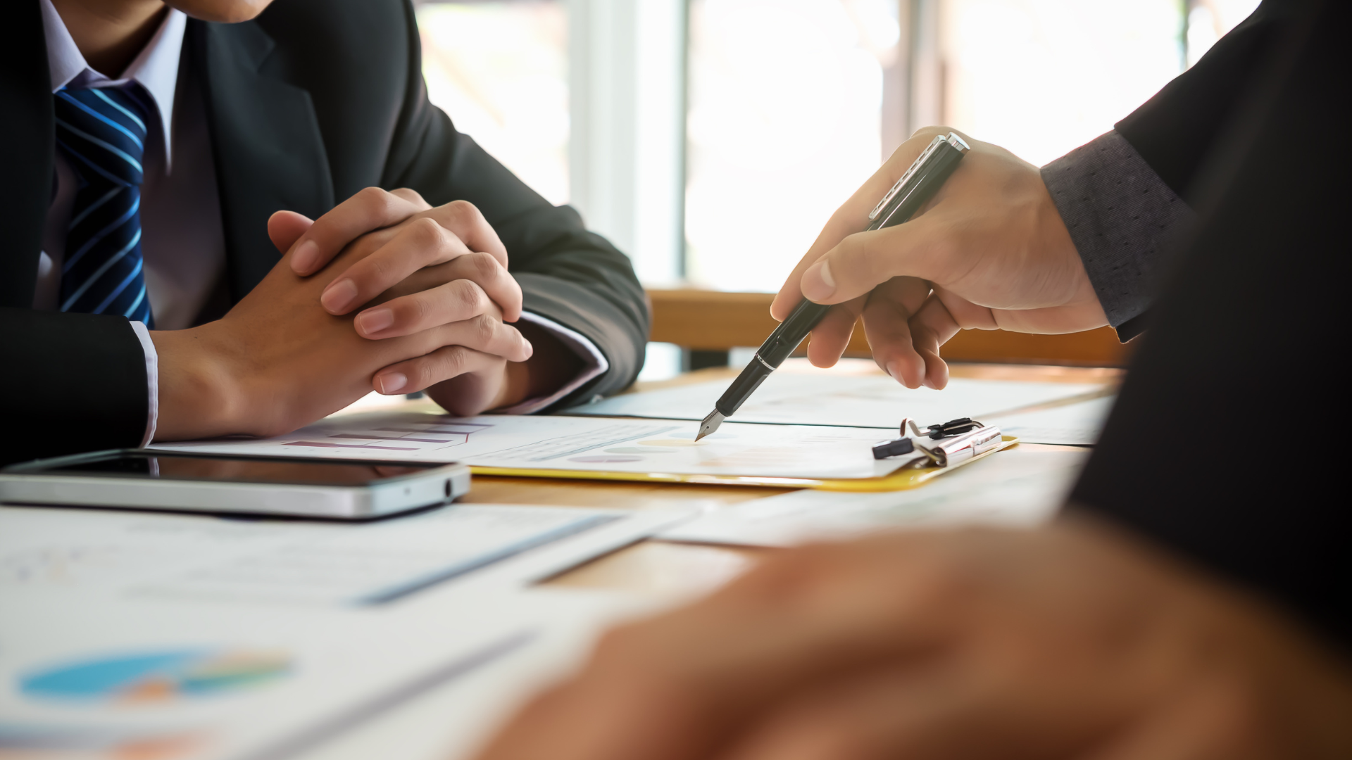 Roseville Car Accident Causes Partial Mall Power Outage